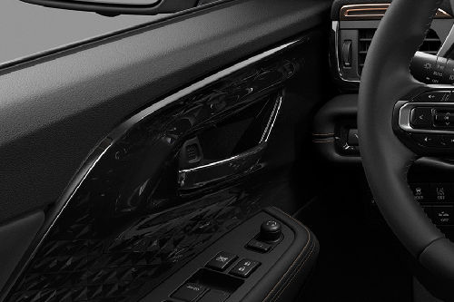 door handle interior of Suzuki Across