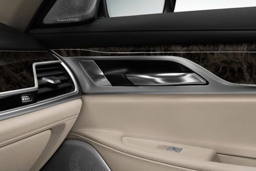 door handle interior of BMW 7 Series Sedan