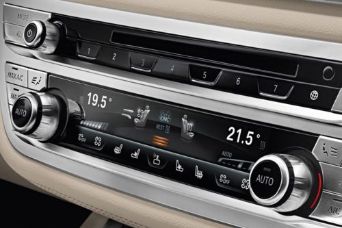 Stereo View of 7 Series Sedan