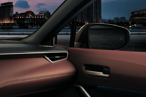 door handle interior of Toyota Corolla HEV (2022-2023)
