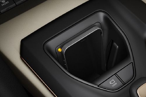 Power Accessories Outlet View of Toyota Crown Hybrid