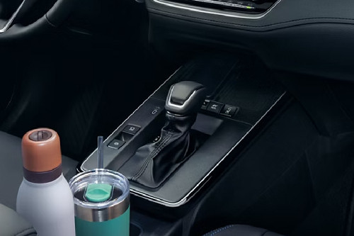 Toyota Corolla Cross facelift  Gear Shifter