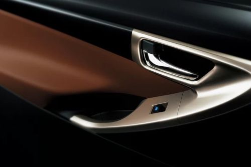 door handle interior of Toyota Innova