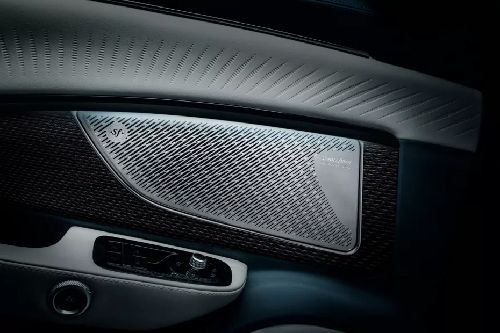 Speakers View of Maserati GranTurismo