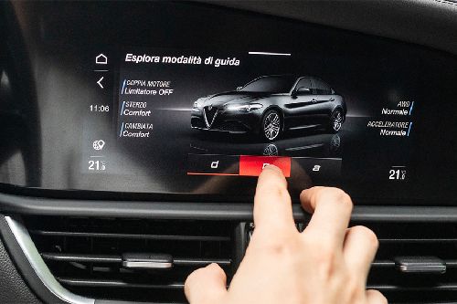 Giulia touch screen