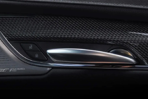 door handle interior of Cadillac XT5