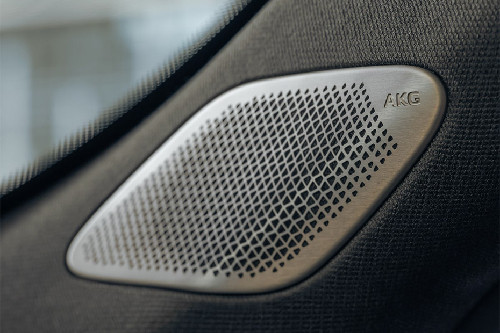 Speakers View of Cadillac XT4