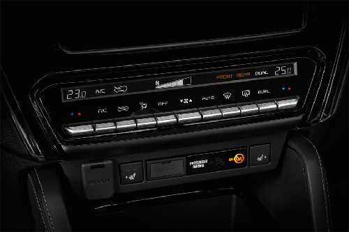 Front AC Controls of Isuzu Mu x