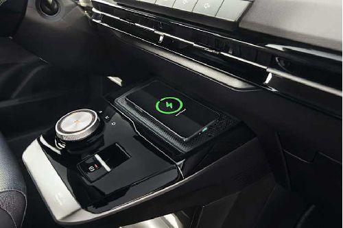 Power Accessories Outlet View of MG 4