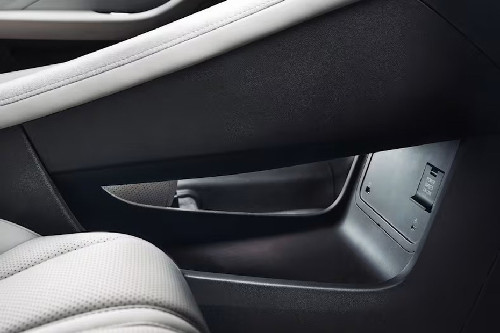 8 PHEV Front Center Divider