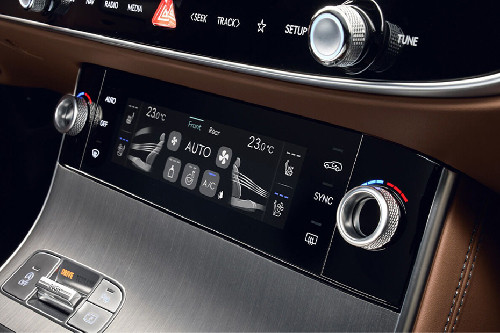 Front AC Controls of Genesis GV70