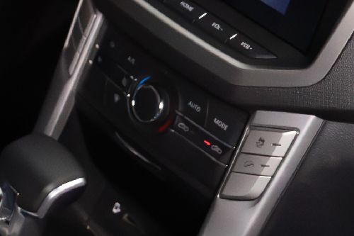 Front AC Controls of Maxus T60